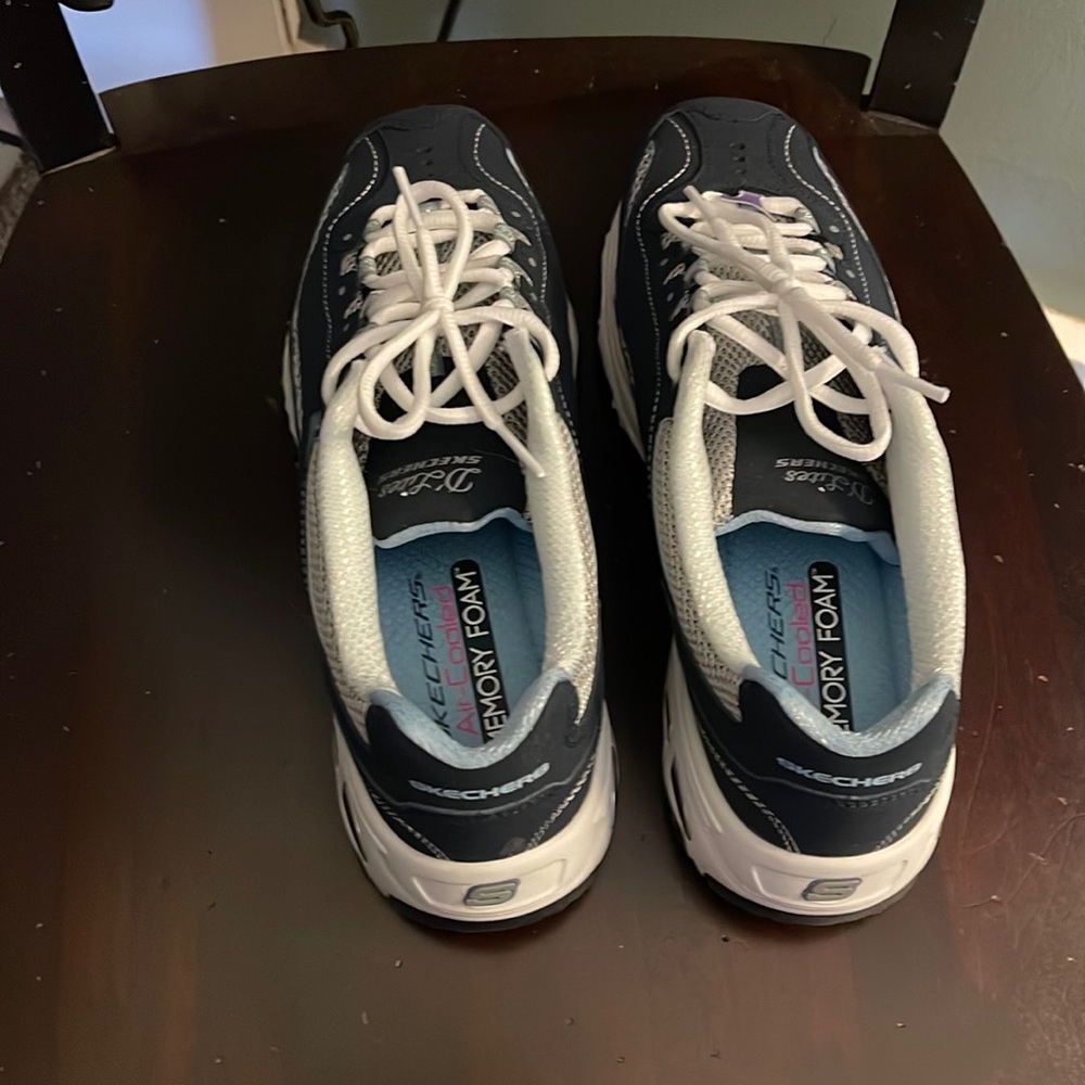 Like new Skechers womens size 10 shoes